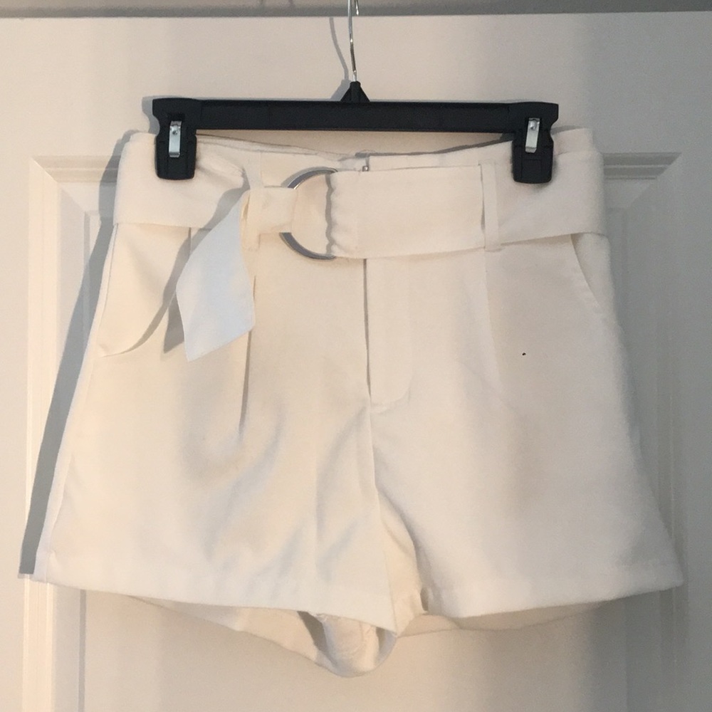 NEW without tags Forever 21 White shorts size S